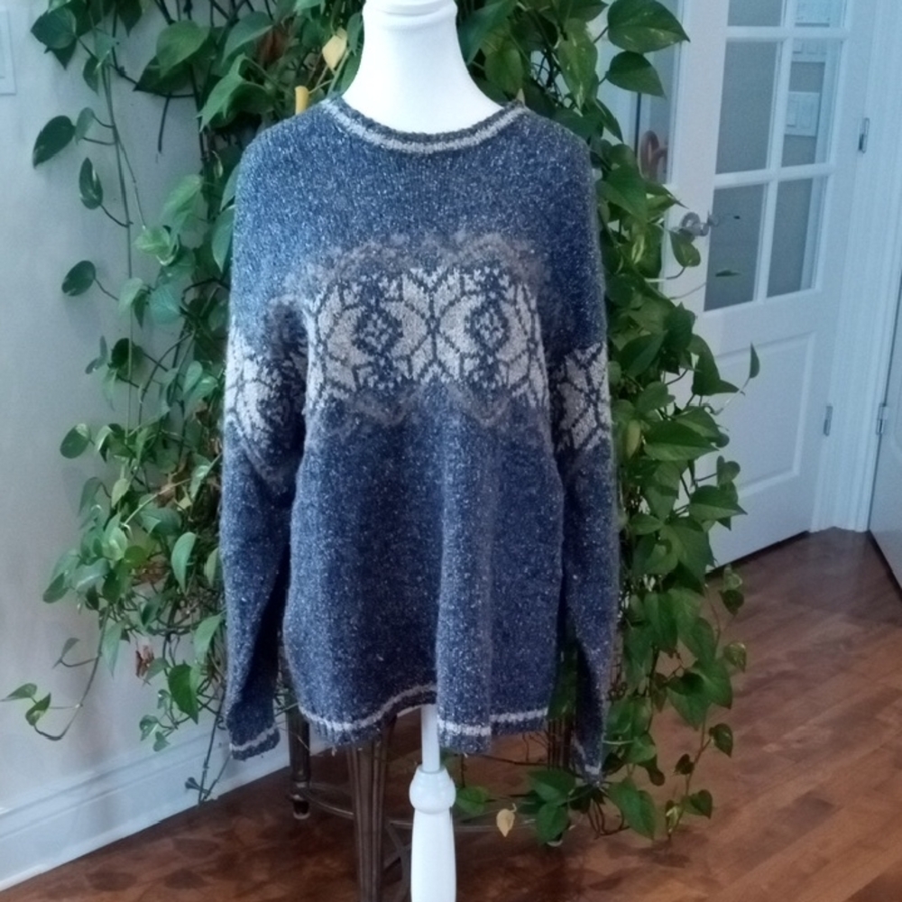 Men's / Unisex Blue and White Sweater